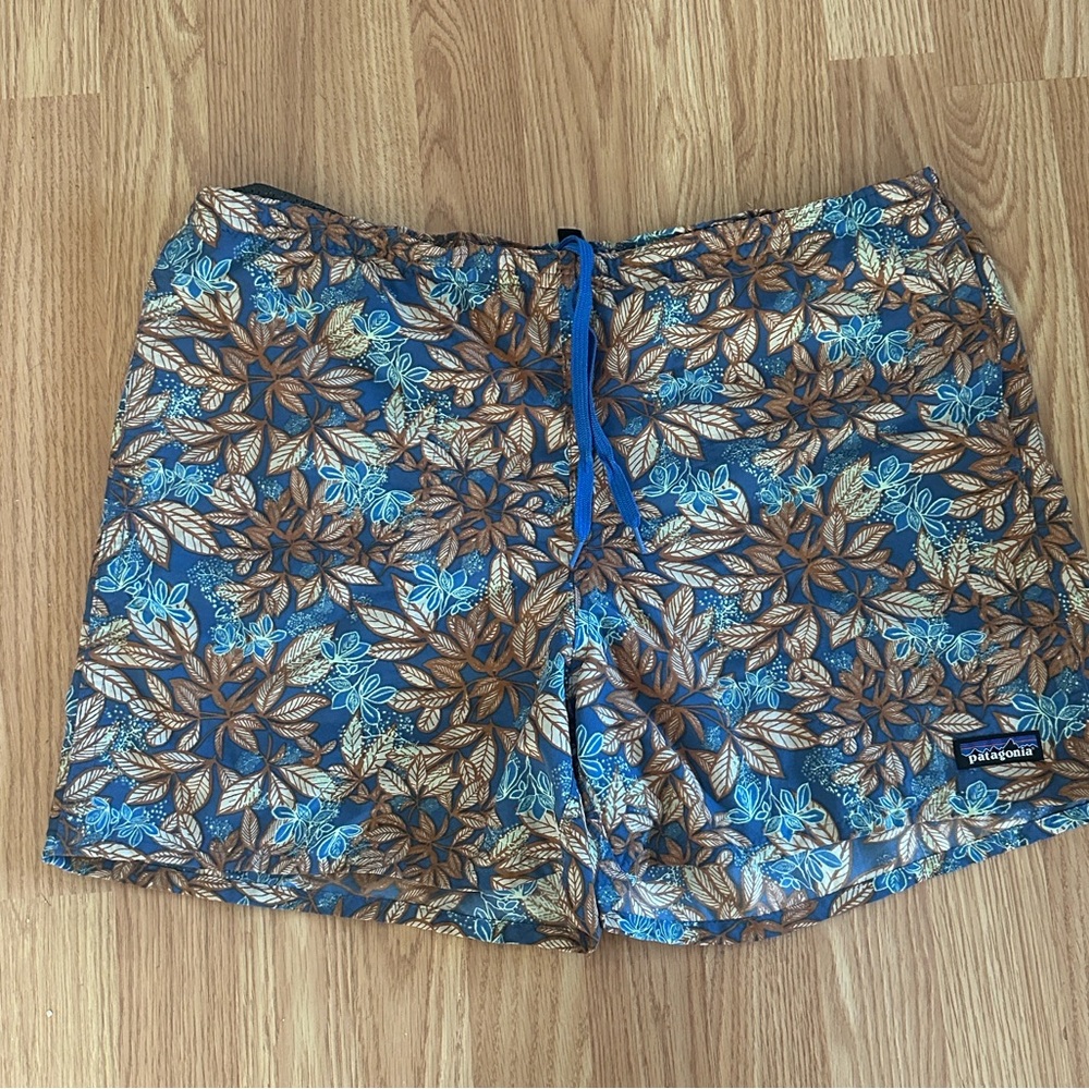 Patagonia men’s leaf pattern swim trunks